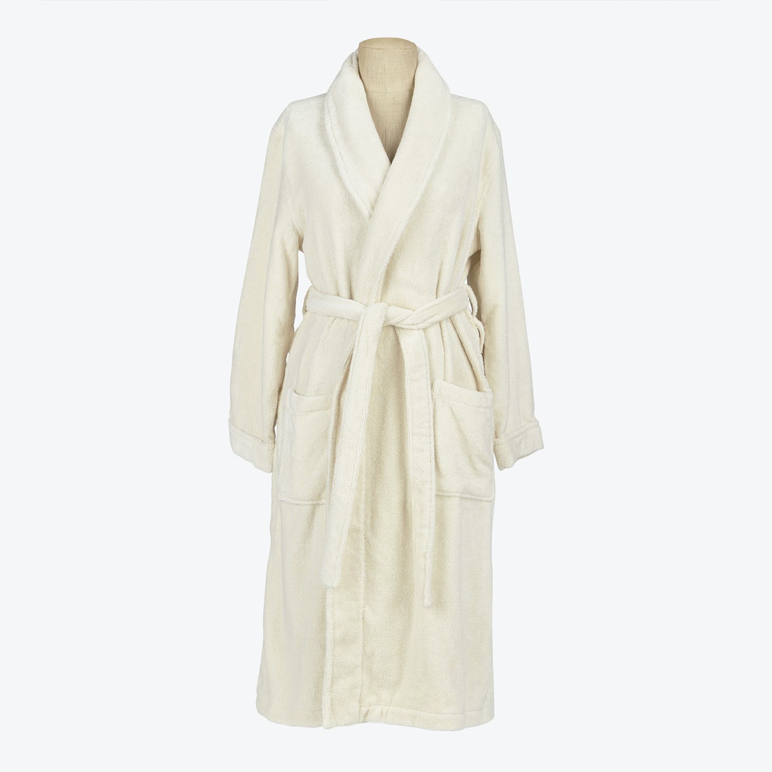 Soft and plush cotton bathrobe with shawl collar and pockets.