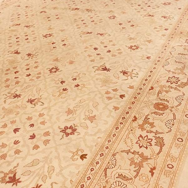 Exquisite floral patterned carpet with a traditional and luxurious feel.