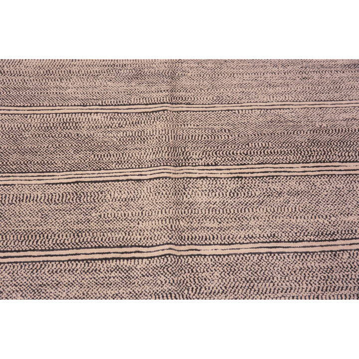 Natural Zameen Contemporary Wool Rug - 6'5" x 9'1"