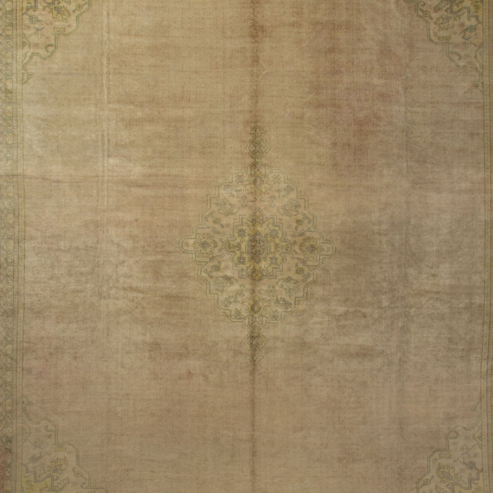 Ivory Vintage Traditional Wool Rug - 14'6" x 15'5"