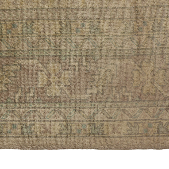 Ivory Vintage Traditional Wool Rug - 14'6" x 15'5"