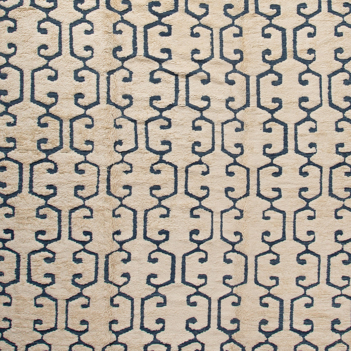 White Transitional Wool Rug - 4'3" x 7'11"