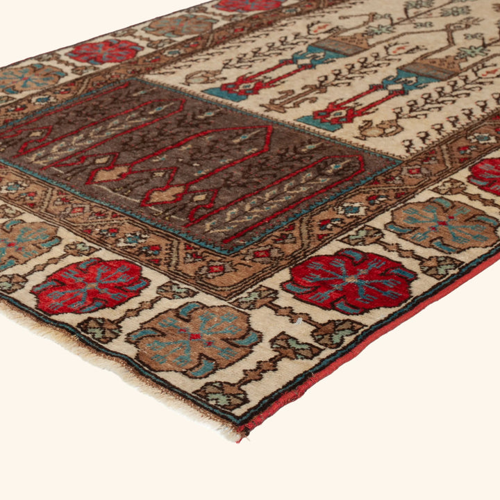 Vintage Traditional Wool Rug - 3'1" x 6'