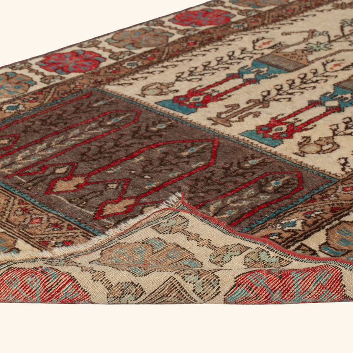 Vintage Traditional Wool Rug - 3'1" x 6'