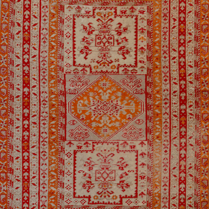 Vintage Traditional Wool Rug - 3'6" x 5'1"