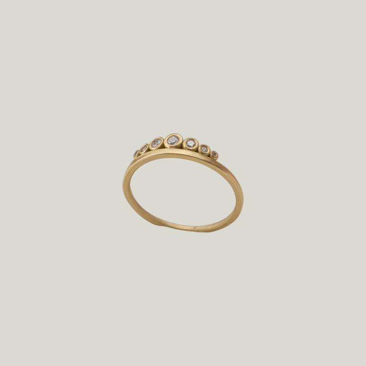 18K Yellow Gold White Diamonds Side Swell Band