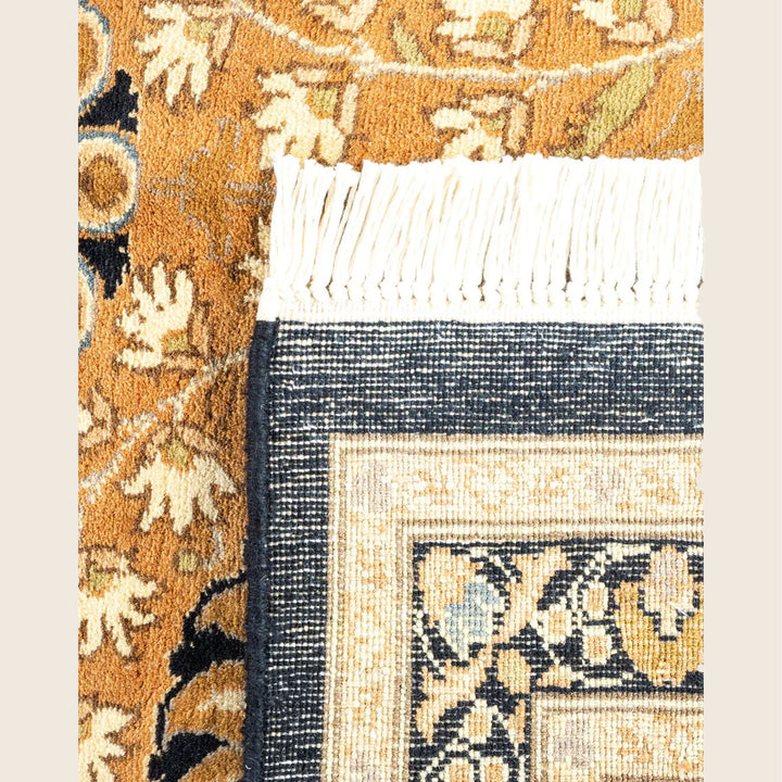 Beige Traditional Wool Rug - 6'3" x 6'5"