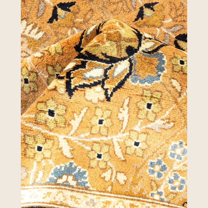 Beige Traditional Wool Rug - 6'3" x 6'5"