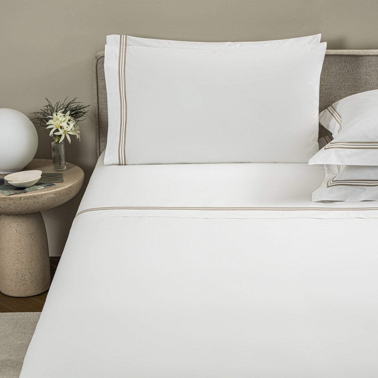 Triplo Bourdon Sheets White + Beige-Pillowcase-Standard