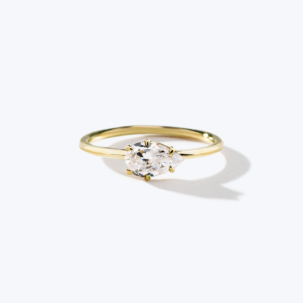 Mary Engagement Ring 18K Yellow Gold / Pear