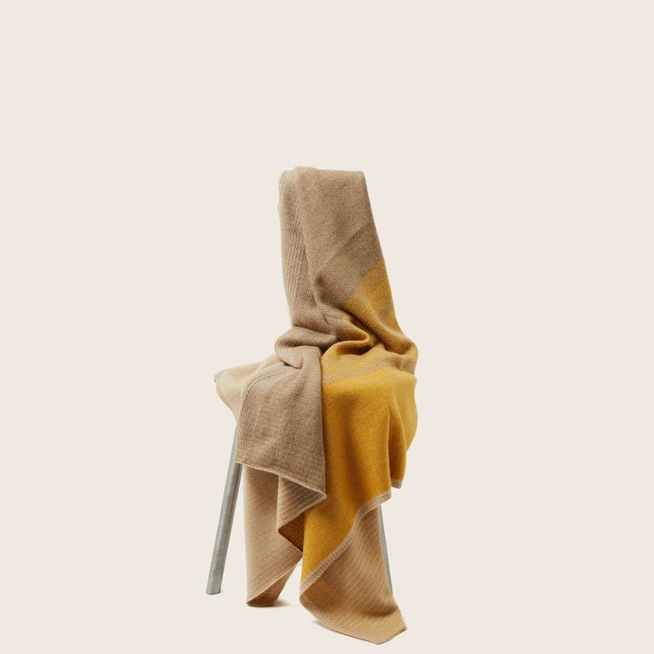 Hesta Throw Cream/Gold