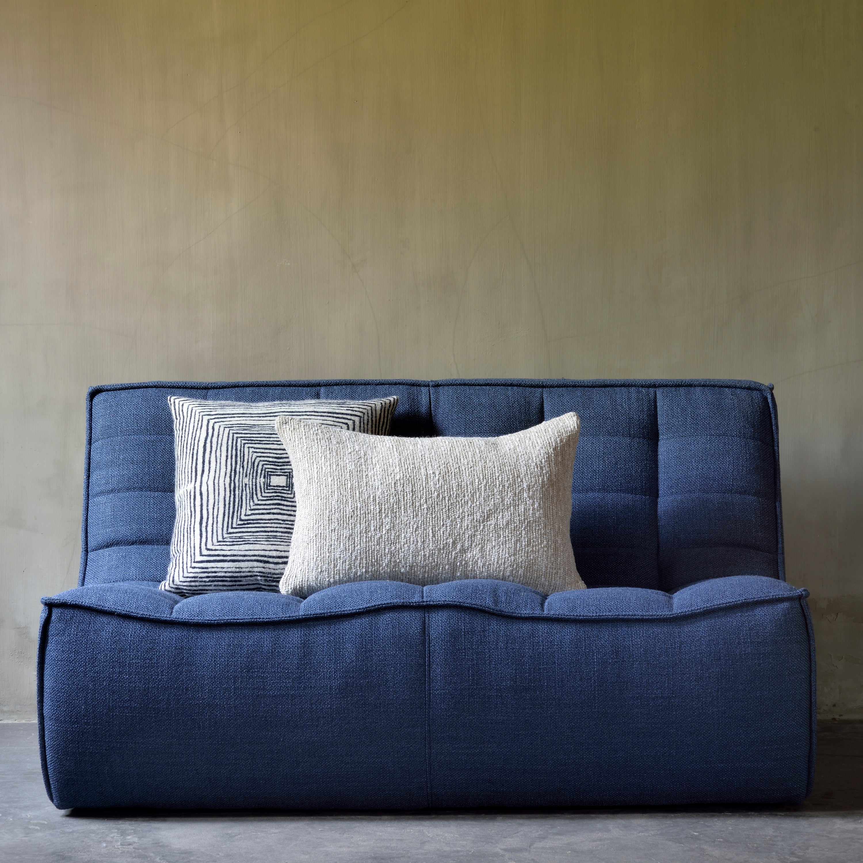 N701 Tufted Loveseat