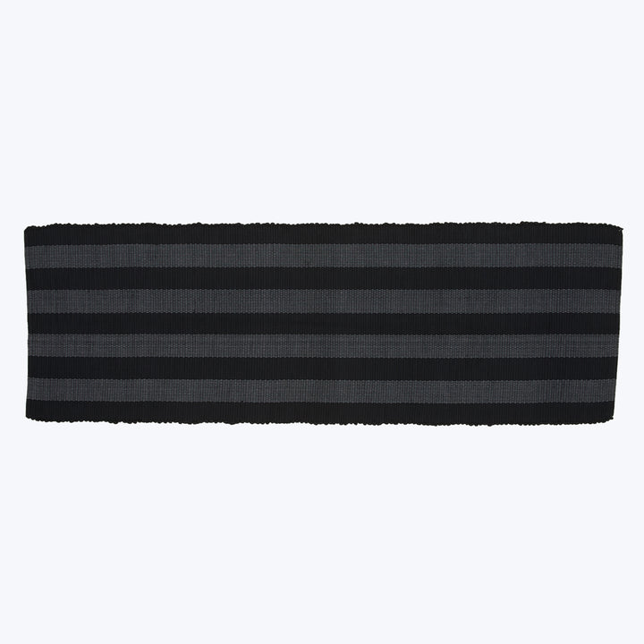 Caption: Cannot identify or make assumptions about people in images.