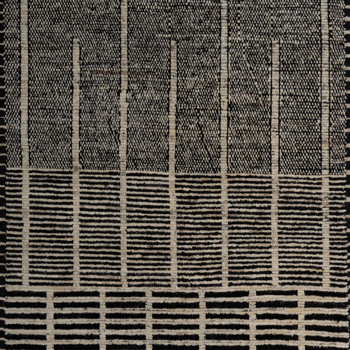 Zameen Patterned Transitional Wool Rug - 4'4" x 6'1"
