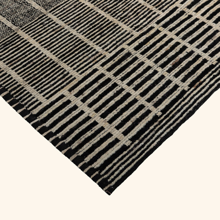 Zameen Patterned Transitional Wool Rug - 4'4" x 6'1"