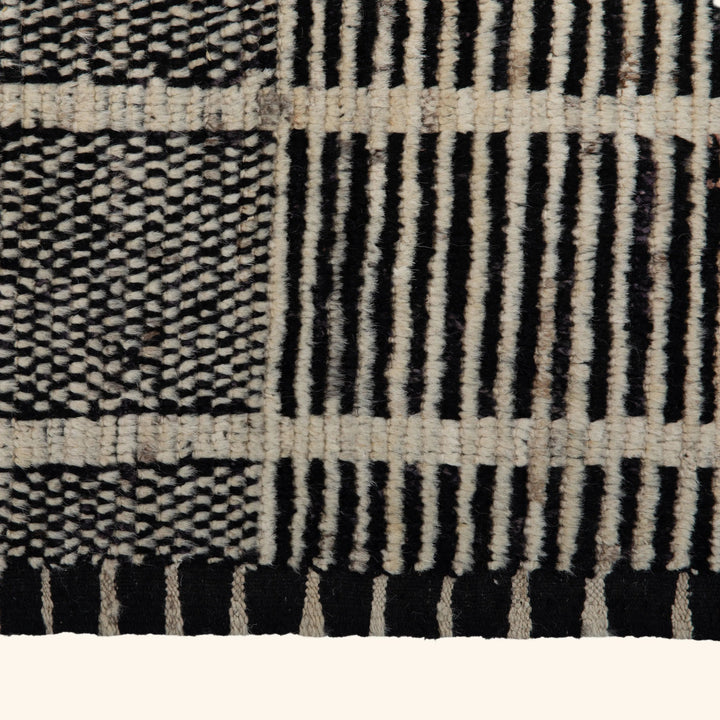 Zameen Patterned Transitional Wool Rug - 4'4" x 6'1"