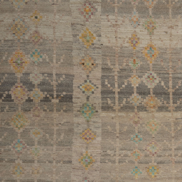 Zameen Patterned Transitional Wool Rug - 4'1" x 5'9"