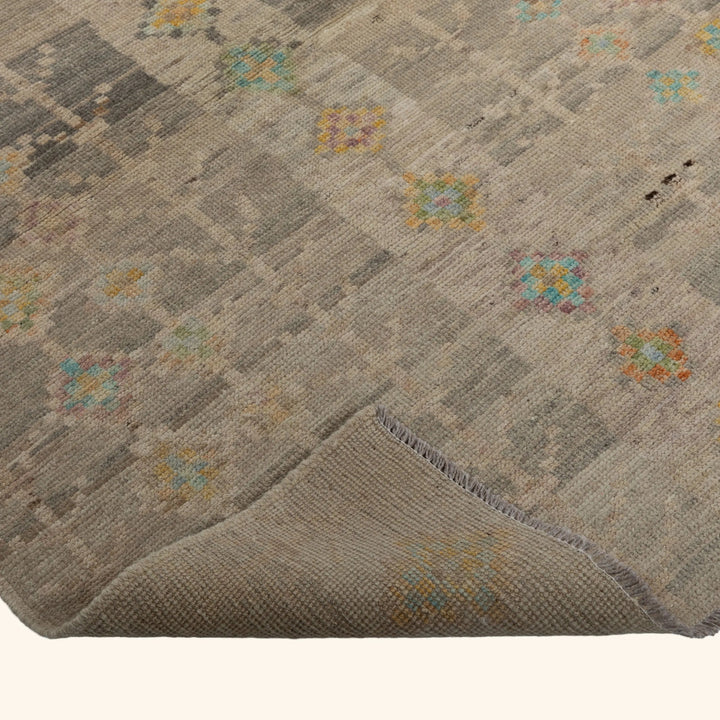 Zameen Patterned Transitional Wool Rug - 4'1" x 5'9"
