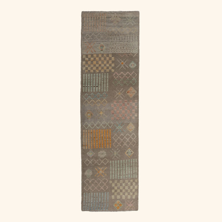 Zameen Patterned Transitional Wool Rug - 2'9" x 9'7"