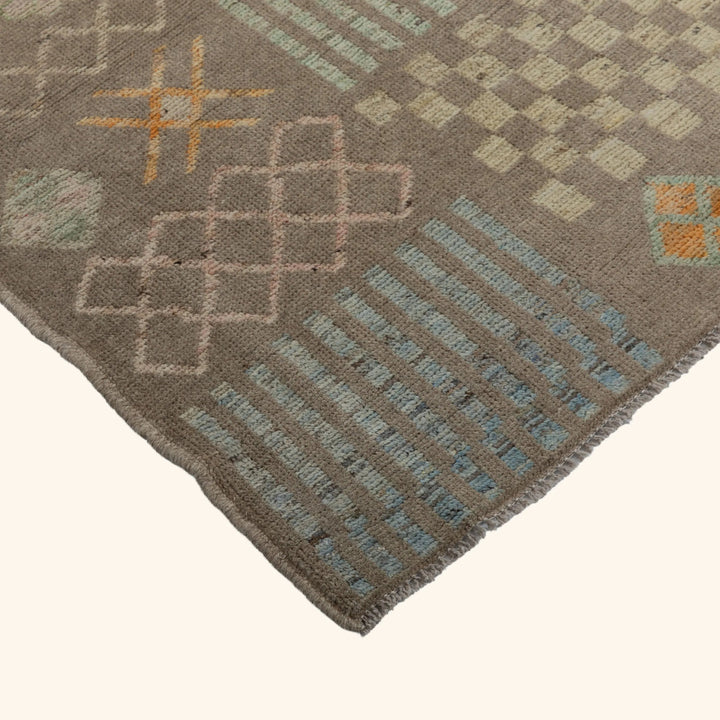 Zameen Patterned Transitional Wool Rug - 2'9" x 9'7"
