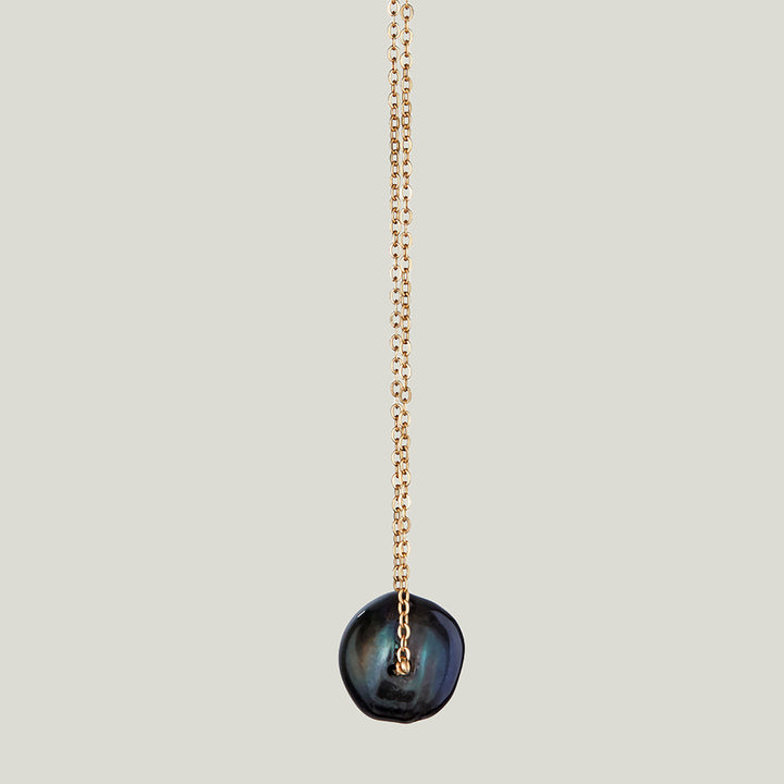 Black Peacock Pearl Gold Chain Necklace