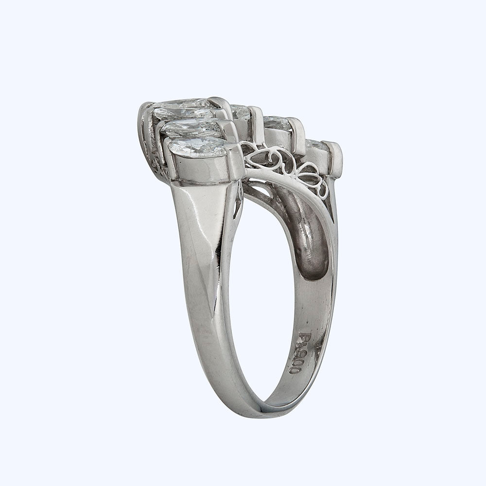 Platinum chevron store ring