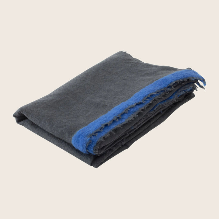 Gran Souffle Semi Felted Border Throw