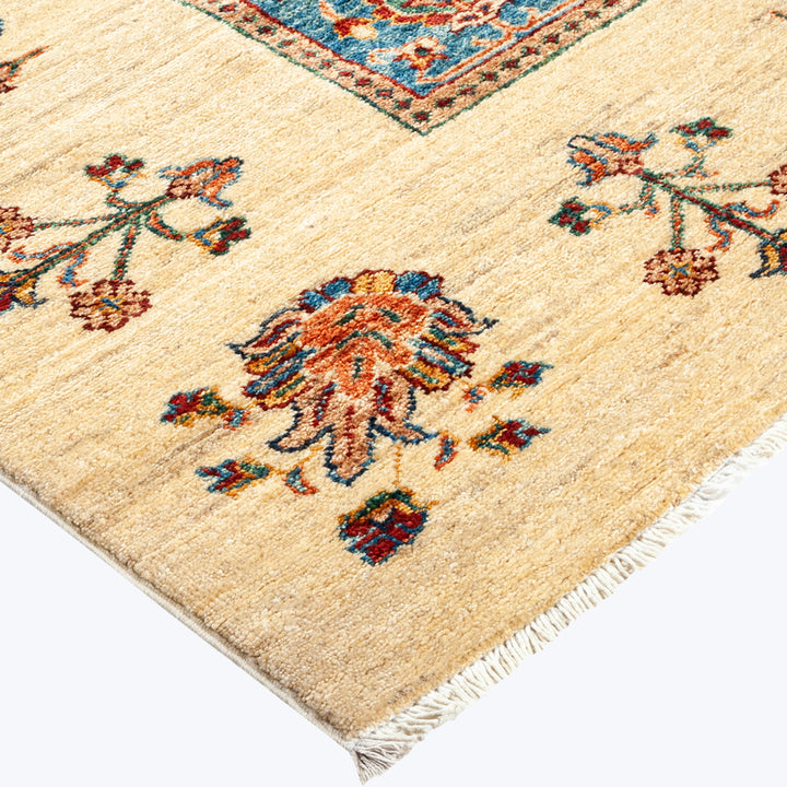 IVORY TRADITIONAL WOOL RUG - 7'  x 9' 8"