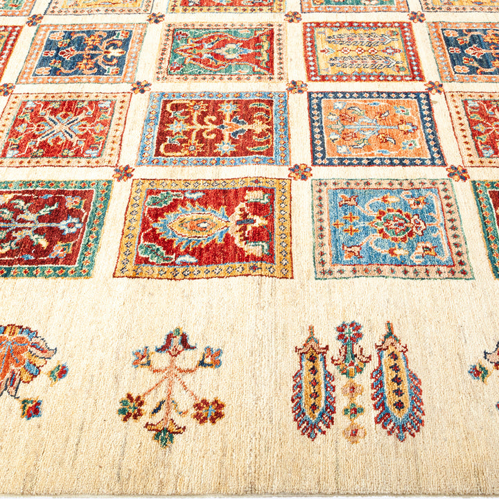 IVORY TRADITIONAL WOOL RUG - 7'  x 9' 8"