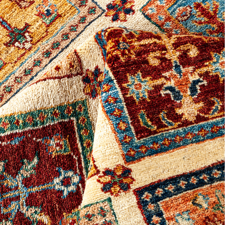 IVORY TRADITIONAL WOOL RUG - 7'  x 9' 8"