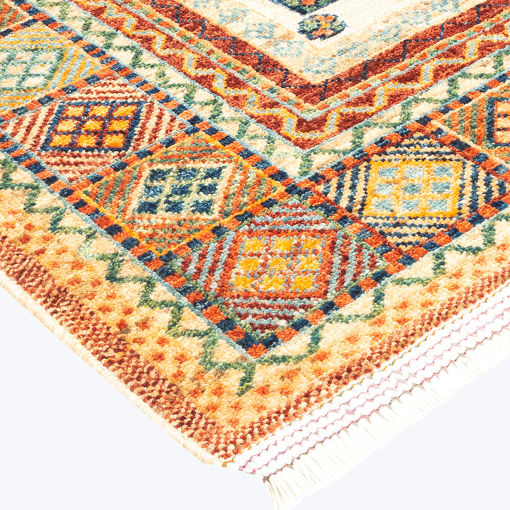 IVORY TRADITIONAL WOOL RUG - 5' 10" x 8' 3"