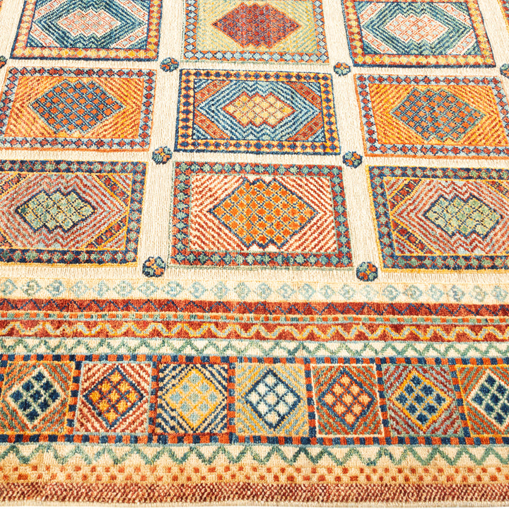 IVORY TRADITIONAL WOOL RUG - 5' 10" x 8' 3"