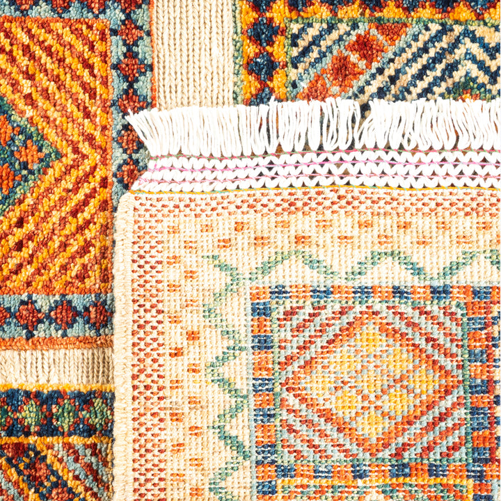 IVORY TRADITIONAL WOOL RUG - 5' 10" x 8' 3"