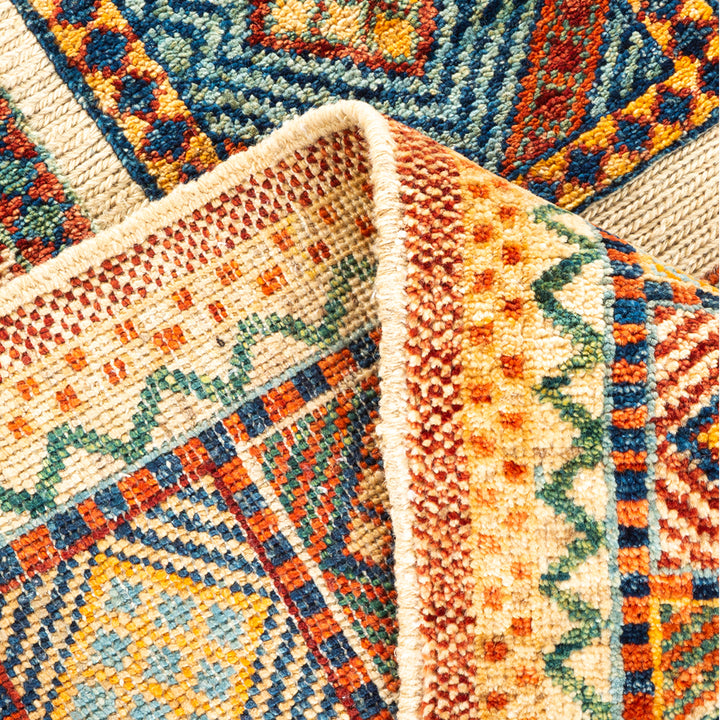 IVORY TRADITIONAL WOOL RUG - 5' 10" x 8' 3"