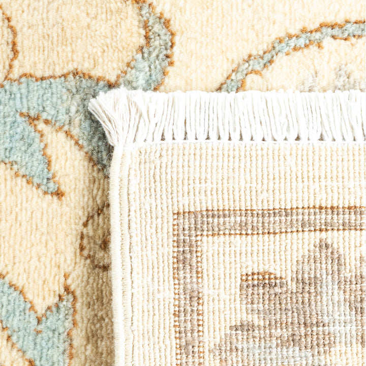 IVORY TRADITIONAL WOOL RUG - 8' 1" x 9' 9"