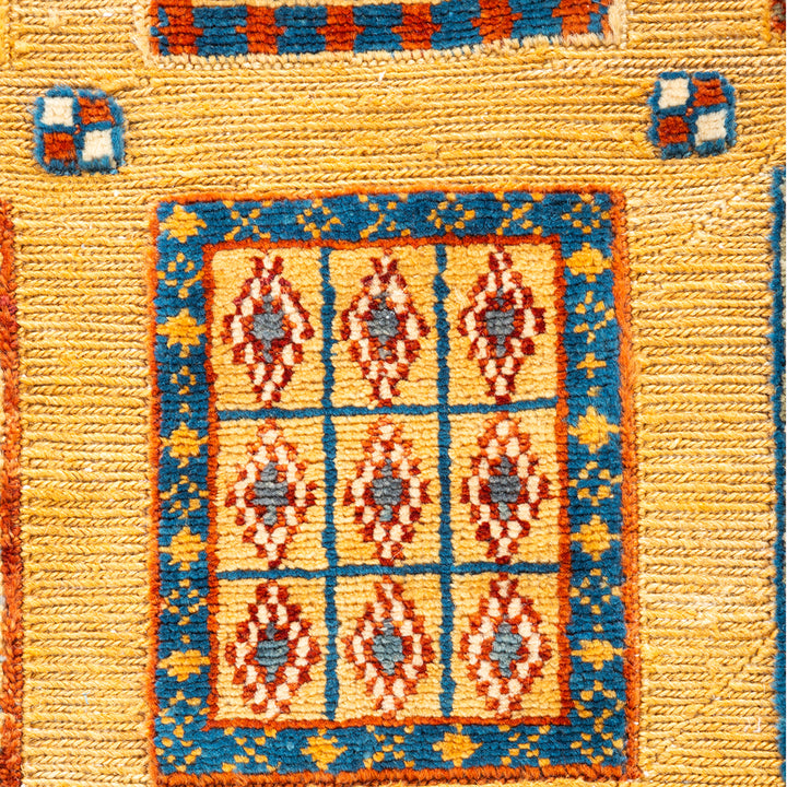 YELLOW TRADITIONAL WOOL RUG - 5' 5" x 6' 6"