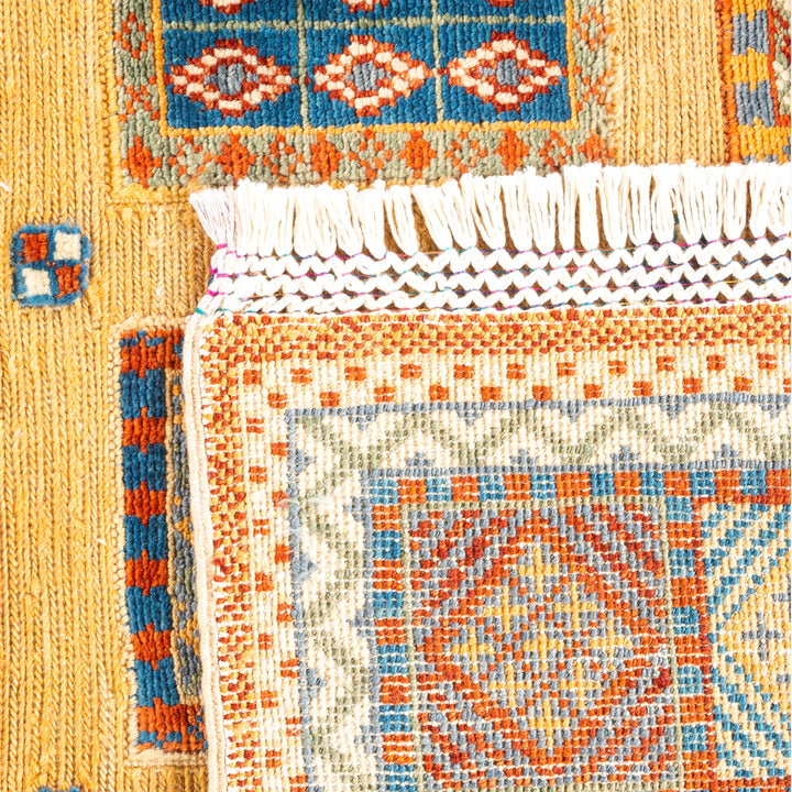 YELLOW TRADITIONAL WOOL RUG - 5' 5" x 6' 6"