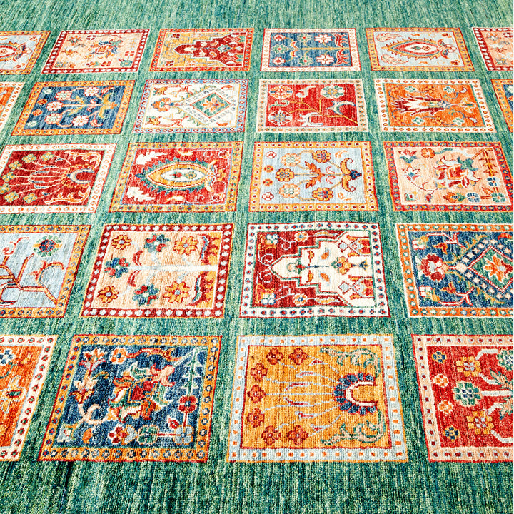 GREEN TRADITIONAL WOOL RUG - 5' 8" x 8' 1"