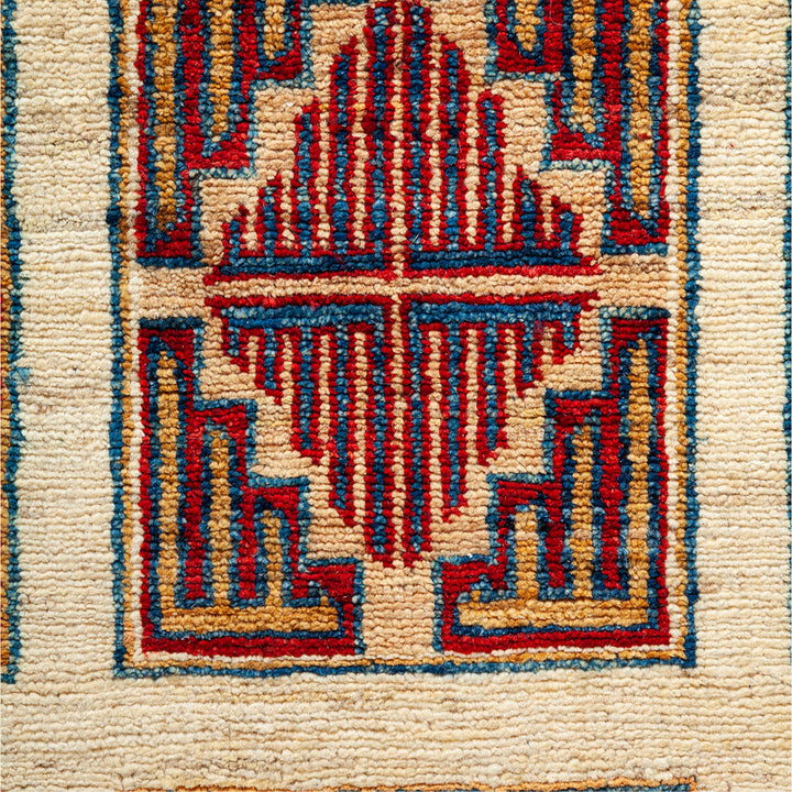 IVORY TRADITIONAL WOOL RUG - 4' 10" x 6' 7"