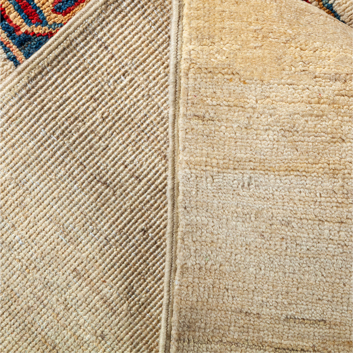 IVORY TRADITIONAL WOOL RUG - 4' 10" x 6' 7"