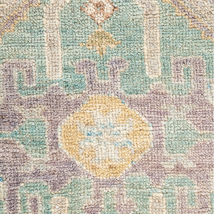 IVORY TRADITIONAL WOOL RUG - 4' 11" x 6' 8"