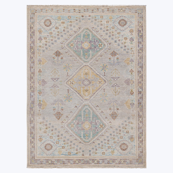 IVORY TRADITIONAL WOOL RUG - 4' 11" x 6' 8"