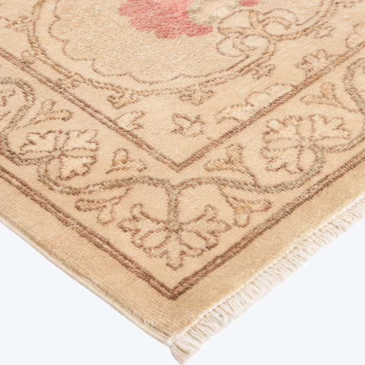 IVORY TRADITIONAL WOOL RUG - 8' 1" x 13' 10"