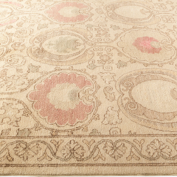 IVORY TRADITIONAL WOOL RUG - 8' 1" x 13' 10"