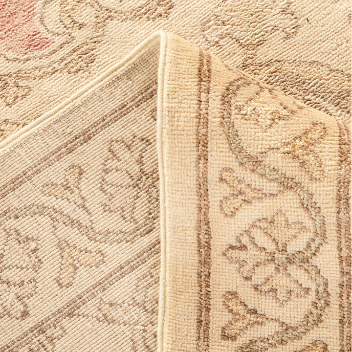 IVORY TRADITIONAL WOOL RUG - 8' 1" x 13' 10"