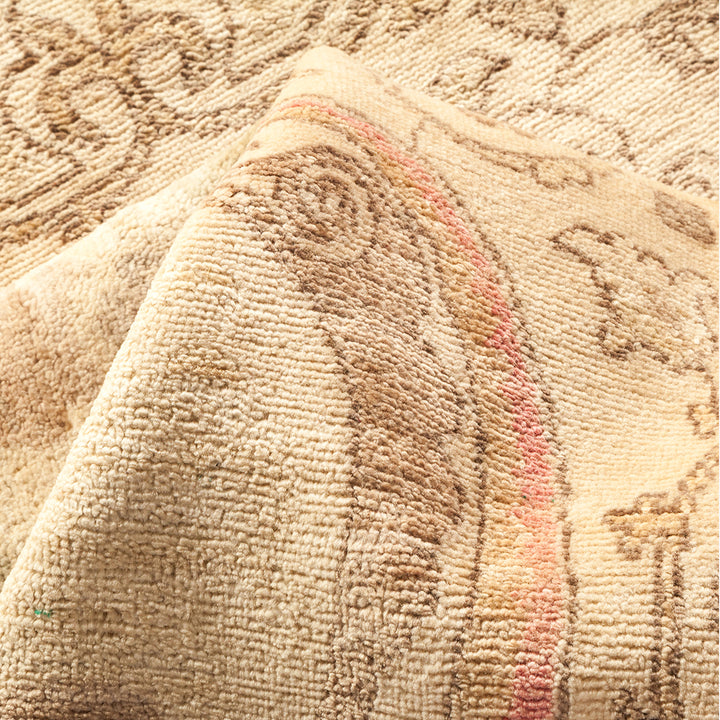 IVORY TRADITIONAL WOOL RUG - 8' 1" x 13' 10"