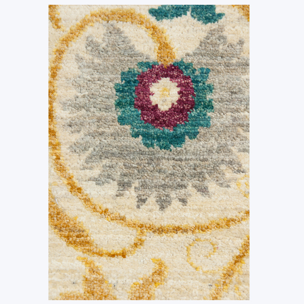 IVORY TRADITIONAL WOOL RUG - 9' 1" x 12' 7"