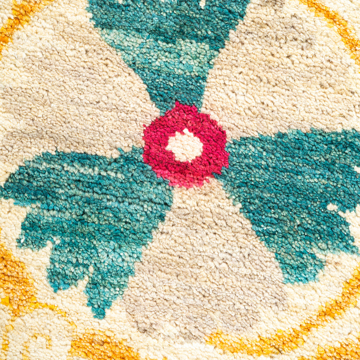 IVORY TRADITIONAL WOOL RUG - 6' 3" x 9' 2"