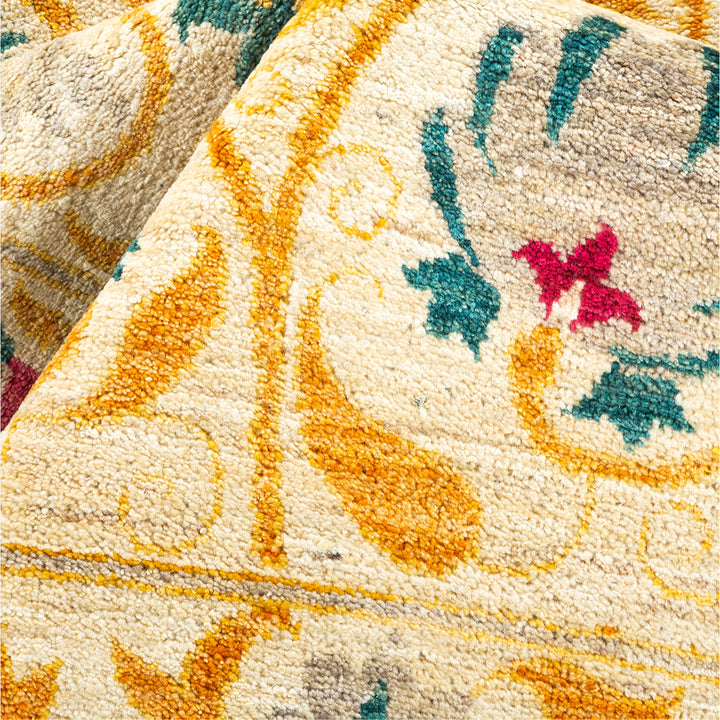 IVORY TRADITIONAL WOOL RUG - 6' 3" x 9' 2"