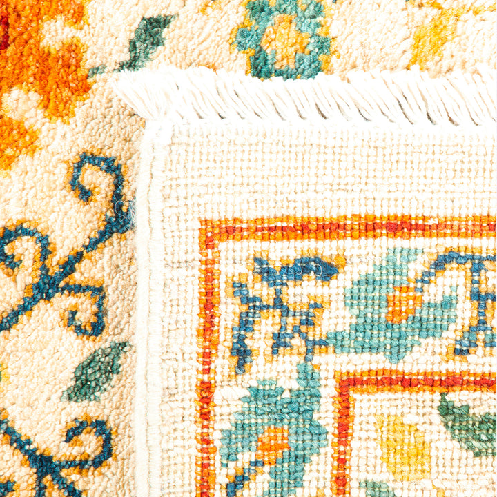 IVORY TRADITIONAL WOOL RUG - 5' 2" x 7' 7"